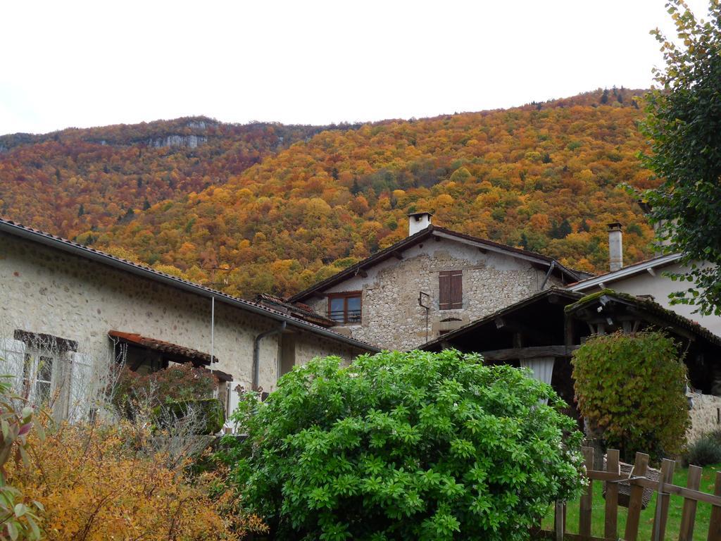 L'Estapade Des Tourelons Bed and Breakfast Saint-Jean-en-Royans Εξωτερικό φωτογραφία