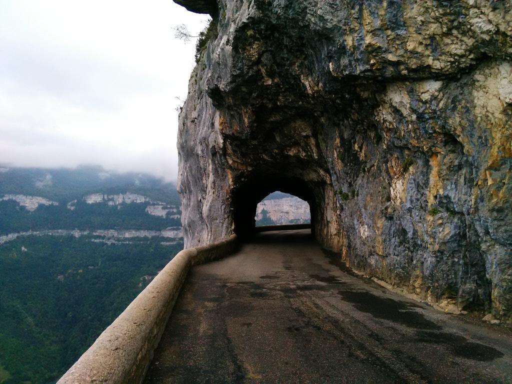 L'Estapade Des Tourelons Bed and Breakfast Saint-Jean-en-Royans Εξωτερικό φωτογραφία