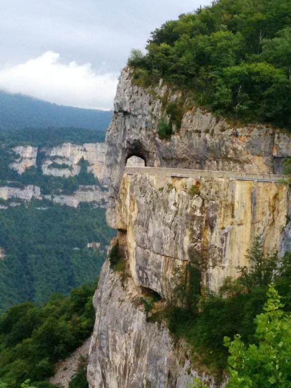 L'Estapade Des Tourelons Bed and Breakfast Saint-Jean-en-Royans Εξωτερικό φωτογραφία