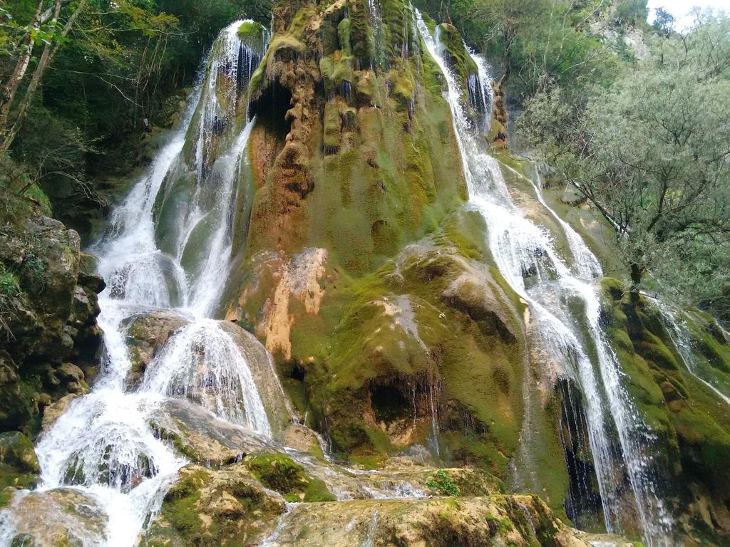 L'Estapade Des Tourelons Bed and Breakfast Saint-Jean-en-Royans Εξωτερικό φωτογραφία