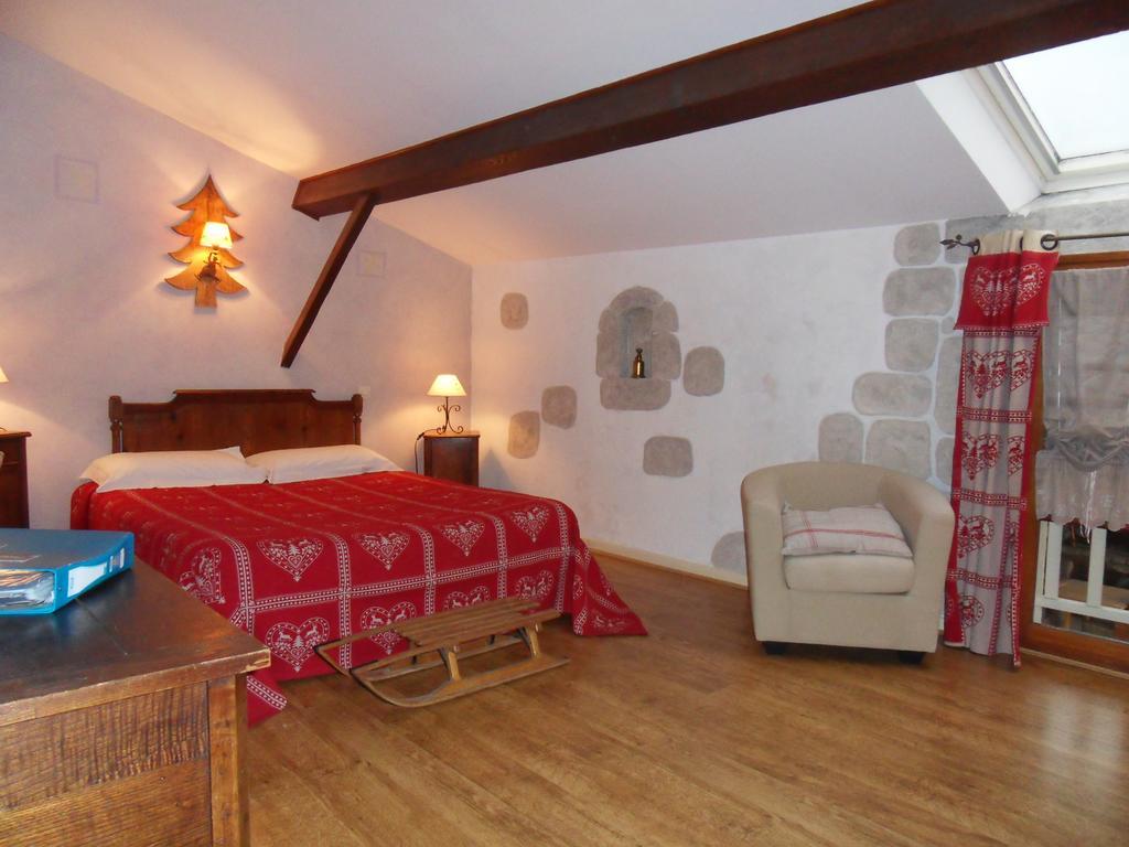 L'Estapade Des Tourelons Bed and Breakfast Saint-Jean-en-Royans Δωμάτιο φωτογραφία