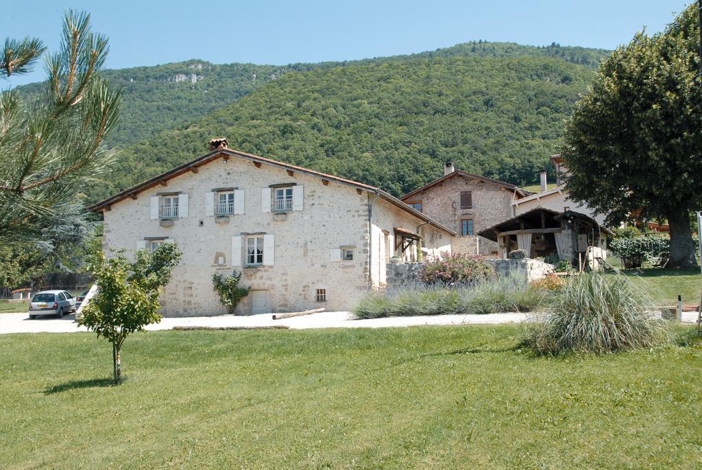 L'Estapade Des Tourelons Bed and Breakfast Saint-Jean-en-Royans Εξωτερικό φωτογραφία