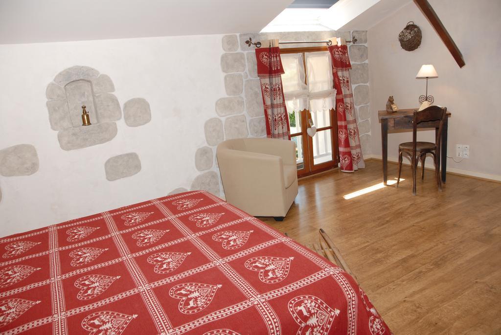 L'Estapade Des Tourelons Bed and Breakfast Saint-Jean-en-Royans Εξωτερικό φωτογραφία