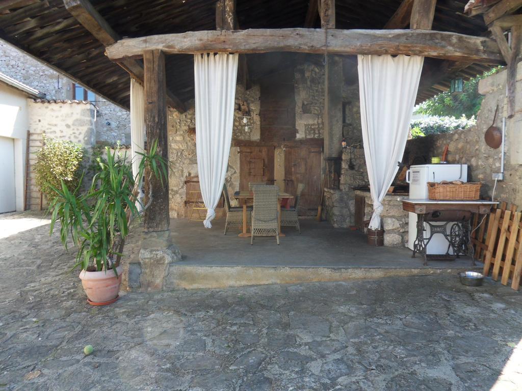 L'Estapade Des Tourelons Bed and Breakfast Saint-Jean-en-Royans Εξωτερικό φωτογραφία