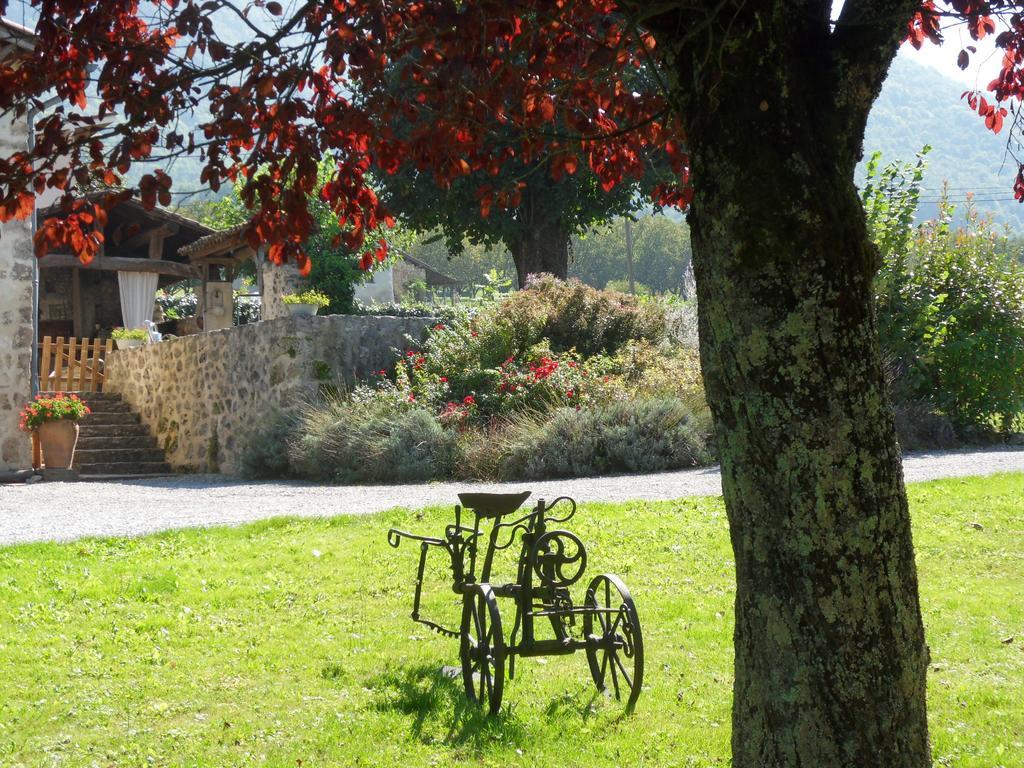 L'Estapade Des Tourelons Bed and Breakfast Saint-Jean-en-Royans Εξωτερικό φωτογραφία